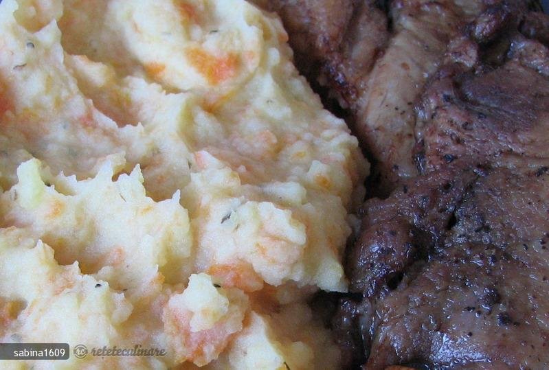 Friptura de porc si piure cu morcovi