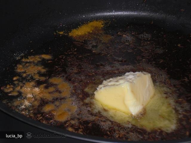 Sos cu Garam Masala si Nigella