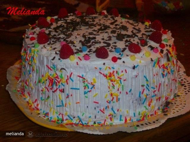 Tort cu Iaurt de Capsuni si Frisca