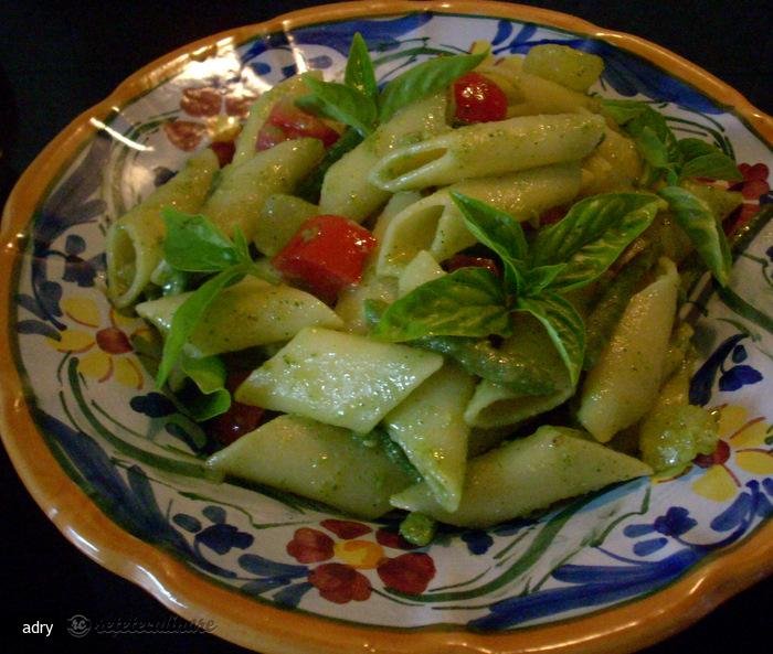 Paste cu Sos de Busuioc (pesto), Fasole Verde si Cartofi