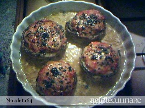 Ciuperci umplute cu carne