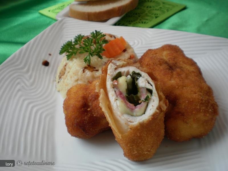Rulouri Din Piept de Pui cu Garnitura de Orez