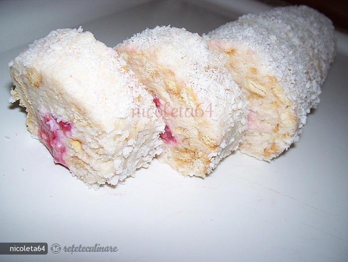 Rulada de Ricotta cu Biscuiti, Cocos si Capsuni