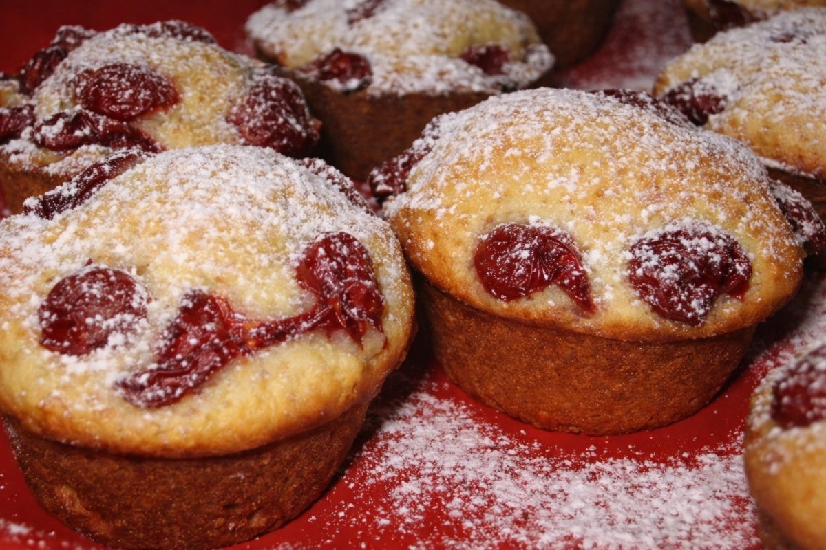 Briose cu visine (sau orice fruct)