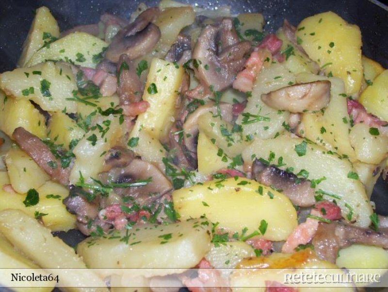 Cartofi cu Ciuperci si Costita