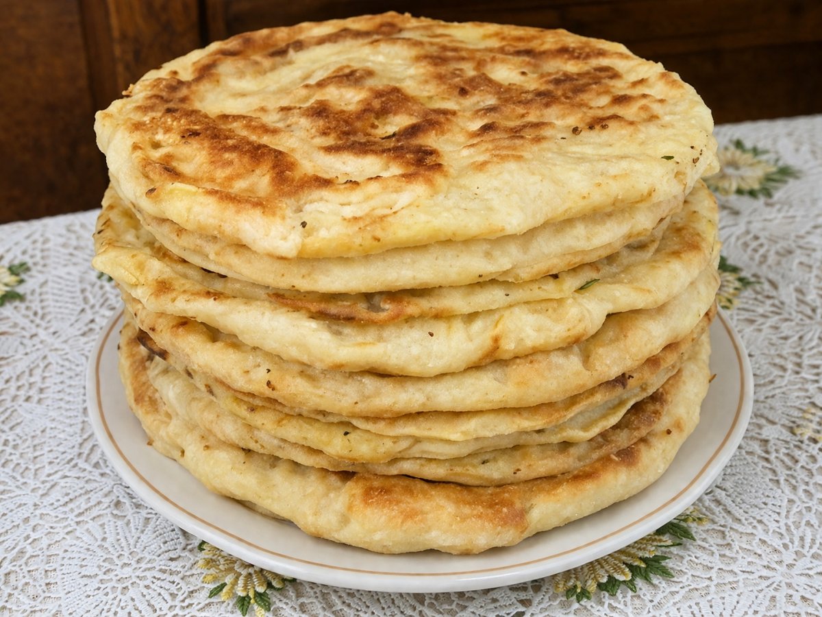 Placinta cu cartofi, varza sau branza