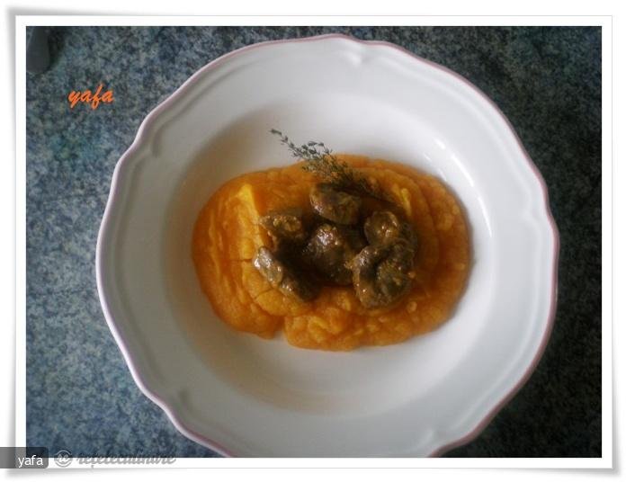 Miel cu Cimbru pe Piure de Legume Dulci