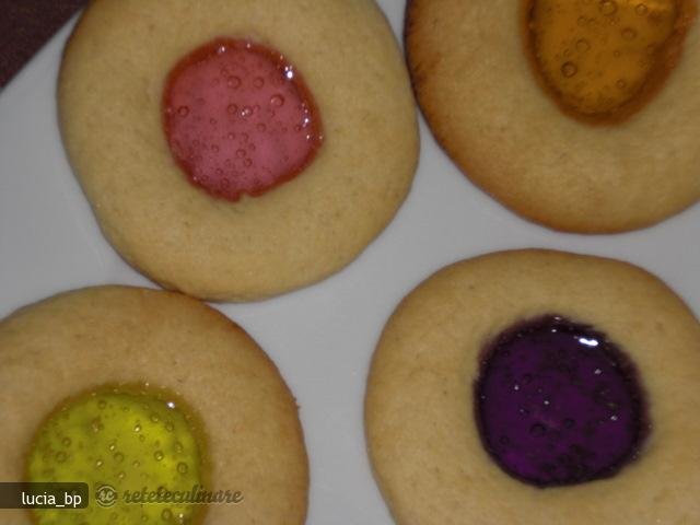 Biscuiti cu Scortisoara si Vitralii