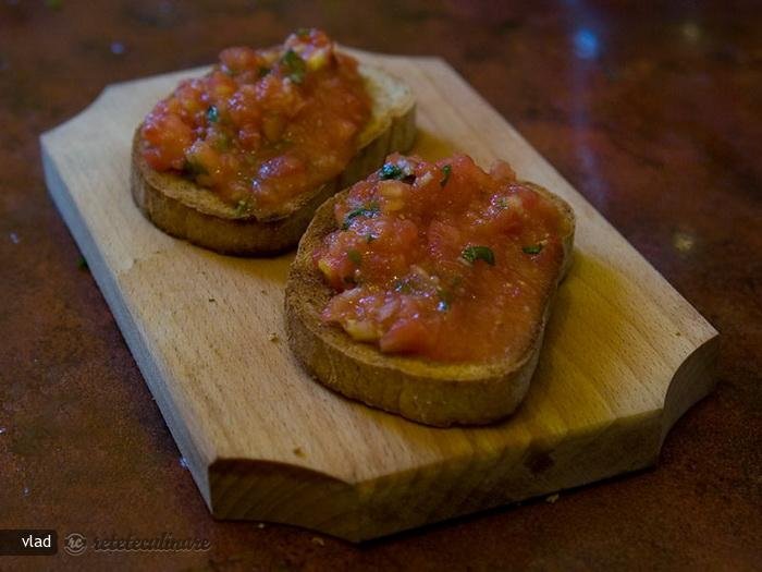 Bruschete cu Rosii