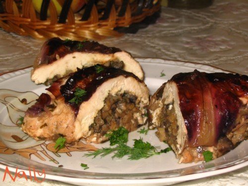 Piept de Pui in Foi de Varza Rosie