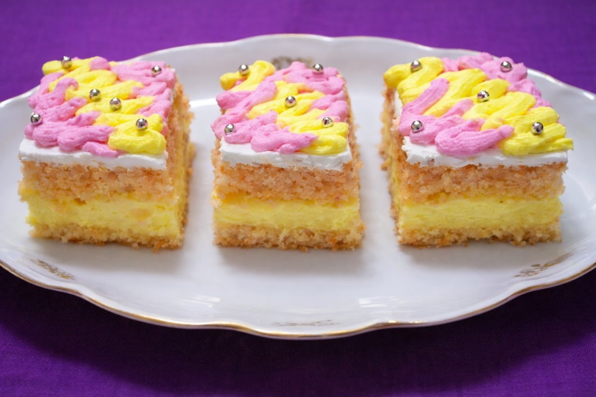 Prajitura cu blat Roz