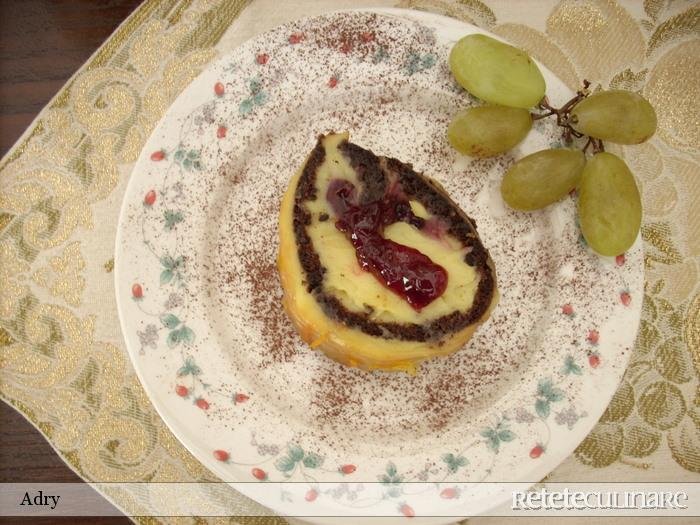 Rulada cu crema de vanilie