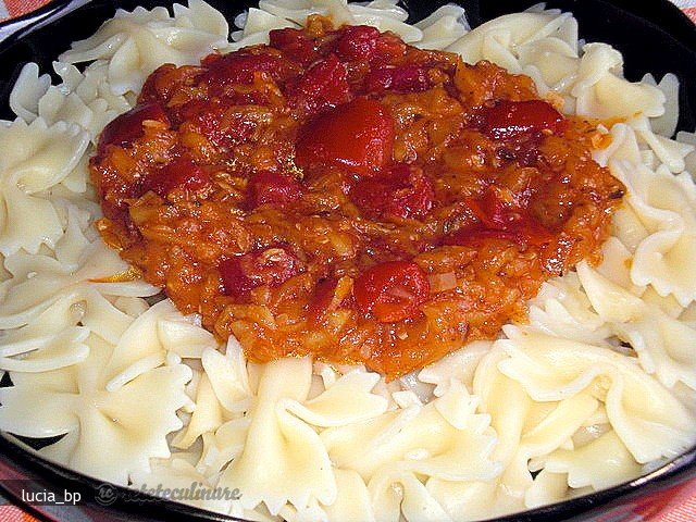 Sos Condimentat cu Dovlecei si Paste