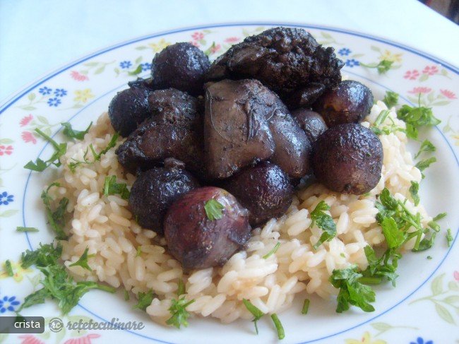 Ficatei de Pui cu Struguri Negri