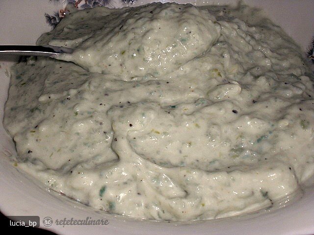 Pasta Dulce de Usturoi (Sweet Garlic Paste)