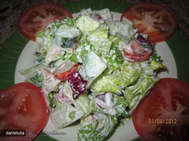 Salata Verde cu Somon Afumat, creveti si Sos de Iaurt
