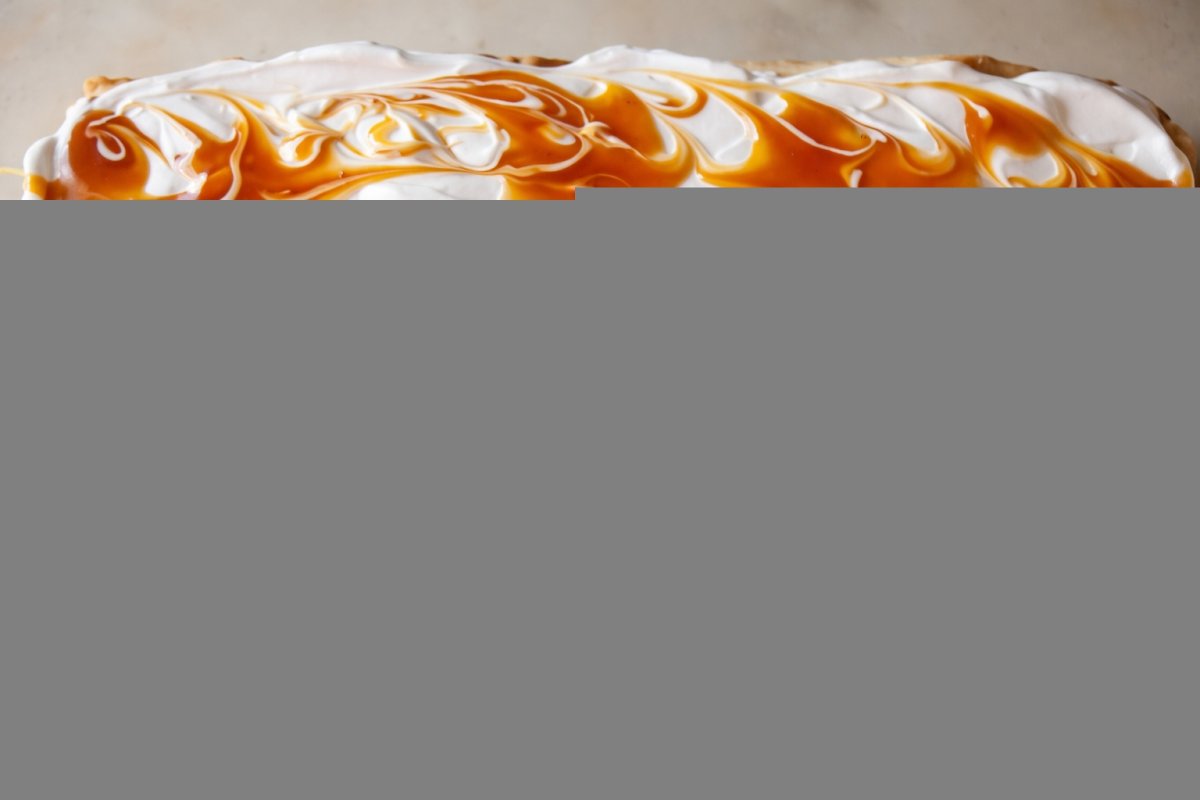 Tarta cu Mere, Sos Caramel si Mascarpone
