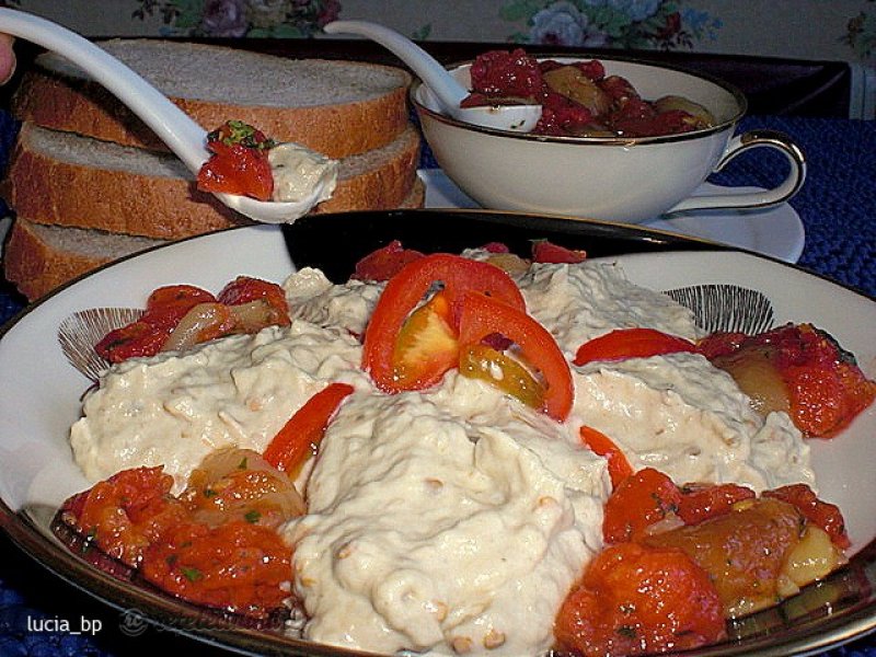 Salata de Vinete cu Topping de Rosii si Ardei Copti