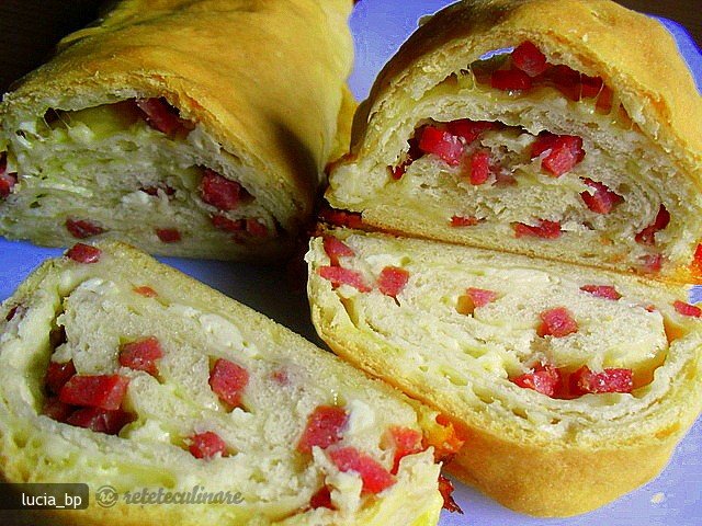 Rulada Aperitiv cu Salam si Cascaval