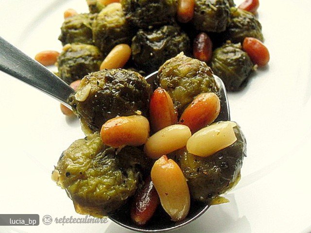 Varza de Bruxelles cu Arahide