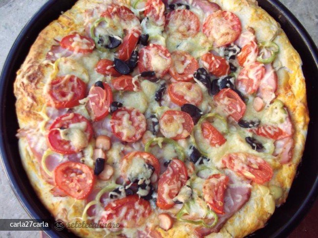 Pizza cu Muschiulet Afumat si Crenvusti
