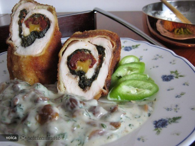 Rulouri din Piept de Pui cu Branza Cedar