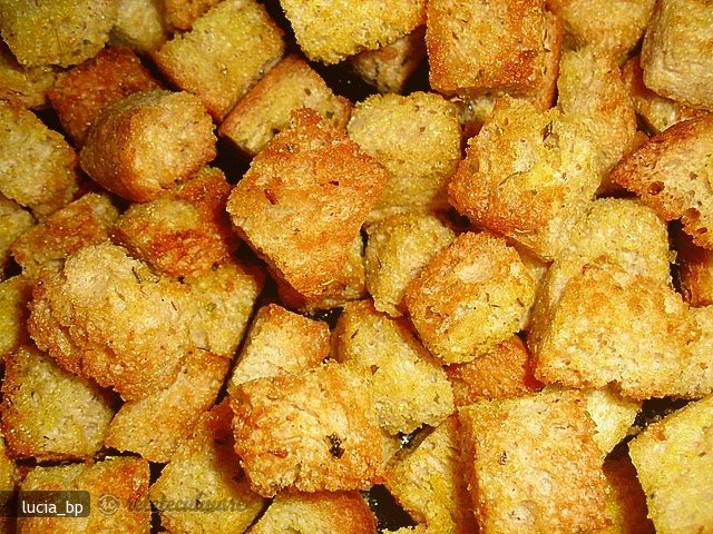 Crutoane Aromate cu Turmeric si Oregano