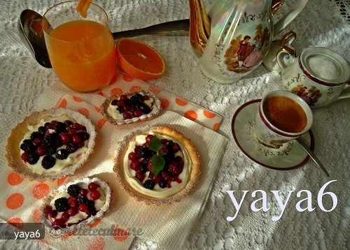 Mini Tarte cu Ricotta, Mascarpone si Fructe de Padure