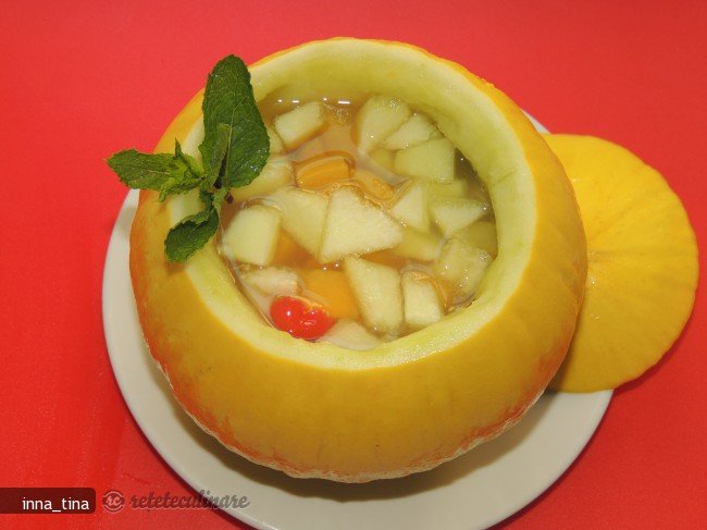 Pepene Galben Umplut cu Fructe