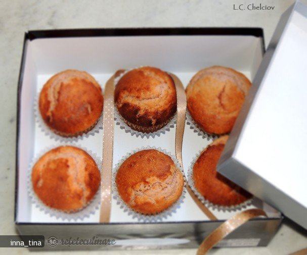 Briose cu Iaurt de Capsuni