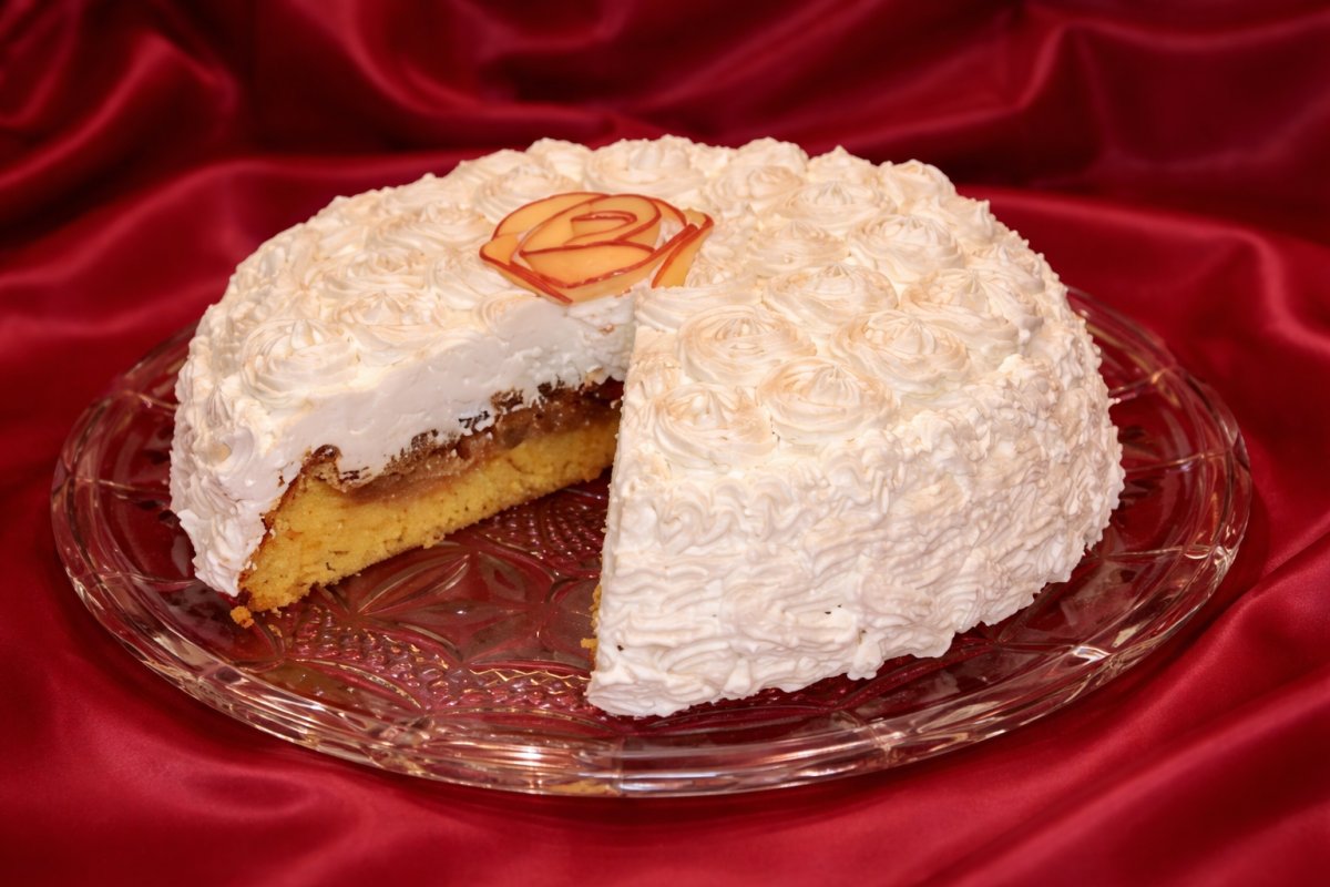 Tort cu mere intregi