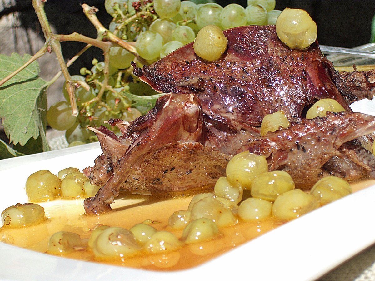 Porumbei cu sos dulce acrisor de struguri