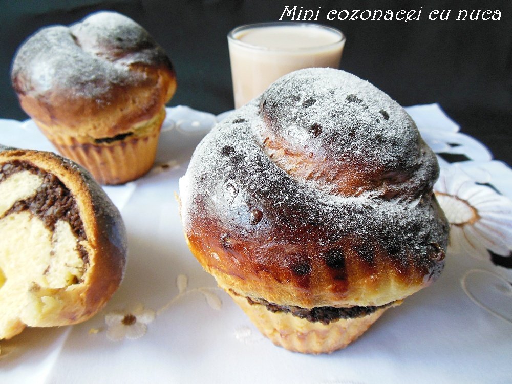 Mini cozonacei cu nuca