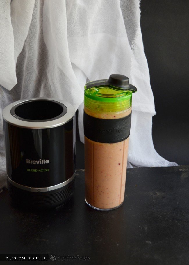 Smoothie cu nectarine, dovlecel si migdale