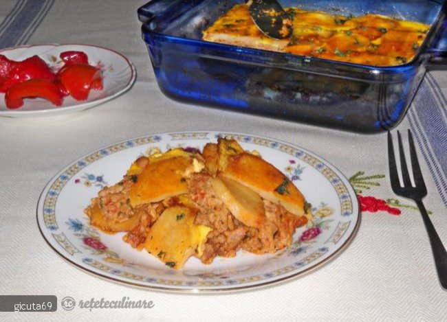 Musaca cu cartofi si carne de porc