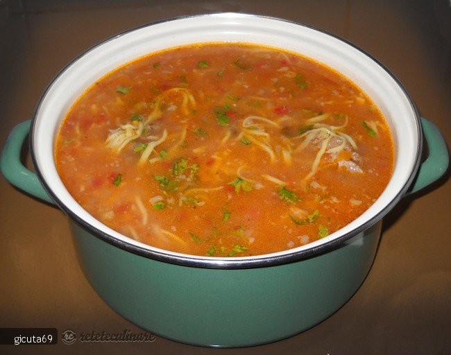 Ciorba de sira de porc cu taitei de casa