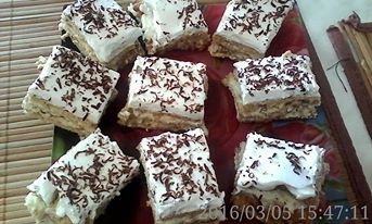 Prajitura cu foi de nuca, biscuiti si cafea