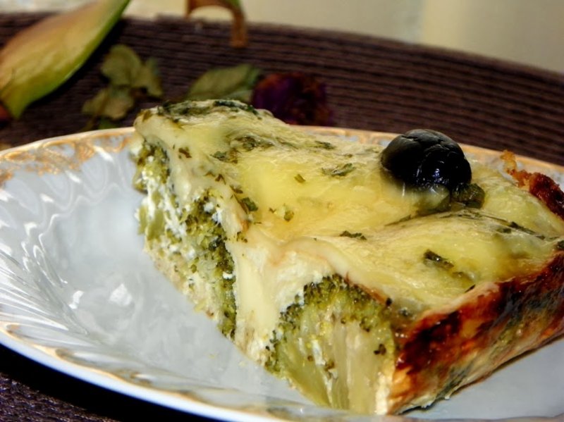Souffle de broccoli cu piept de pui
