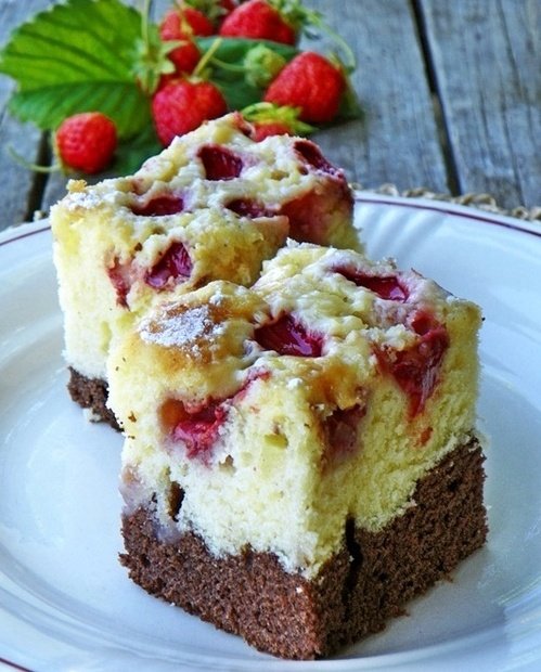 Prajitura cu frisca si capsune