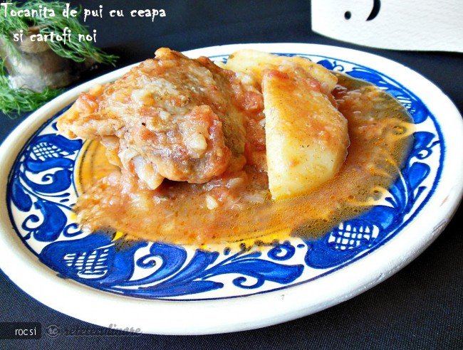 Tocanita de pui cu ceapa si cartofi noi