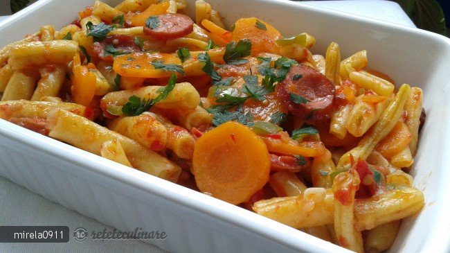 Mancare de Fasole Pastai cu Carnati
