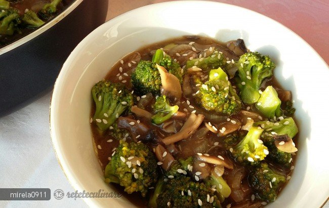 Ciuperci si broccoli in sos de soia
