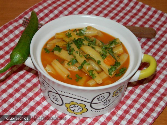Mancare de Fasole Pastai cu Rosii