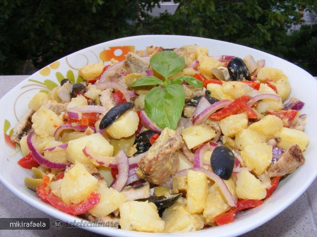 Salata de Cartofi (cu Resturi de Friptura)