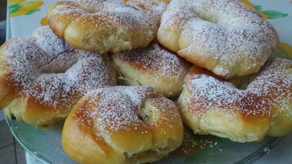 Poale-n brau si colacei cu branza dulce si ciocolata