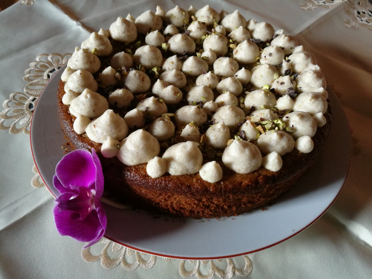 Tort cu avocado, mai sanatos, cu spuma aromata de pere si fistic