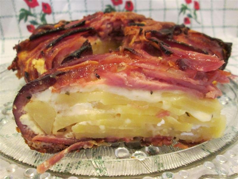 Placinta cu bacon si cartofi