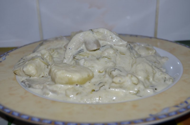 Cartofi noi cu hulughite si smantana