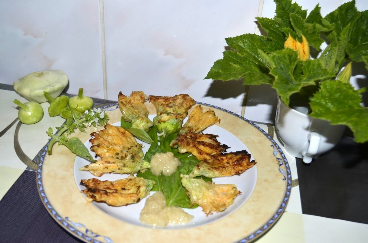 Flori de dovlecel patisson pane (Curcubita pepo patissoniana )