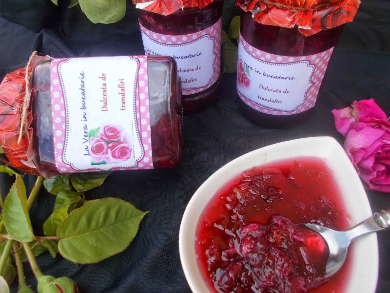Dulceata de trandafiri